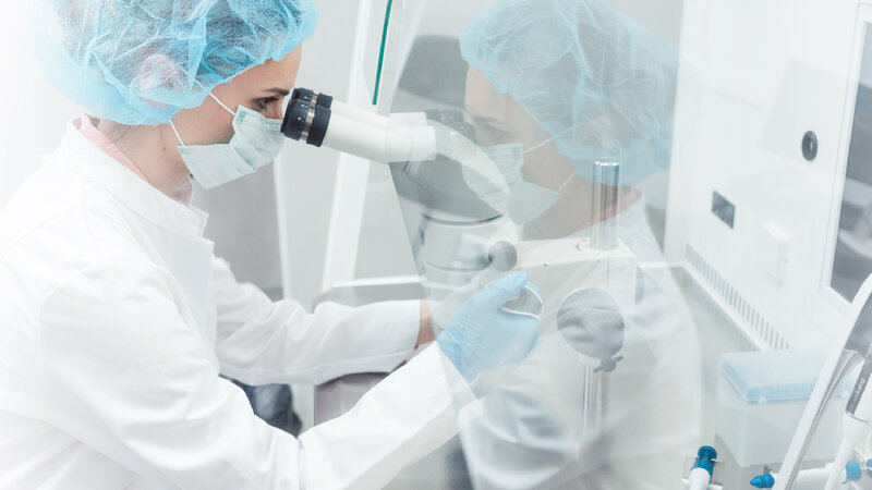 How does ICSI work and why it delivers a higher ICSI success rate than standard IVF
