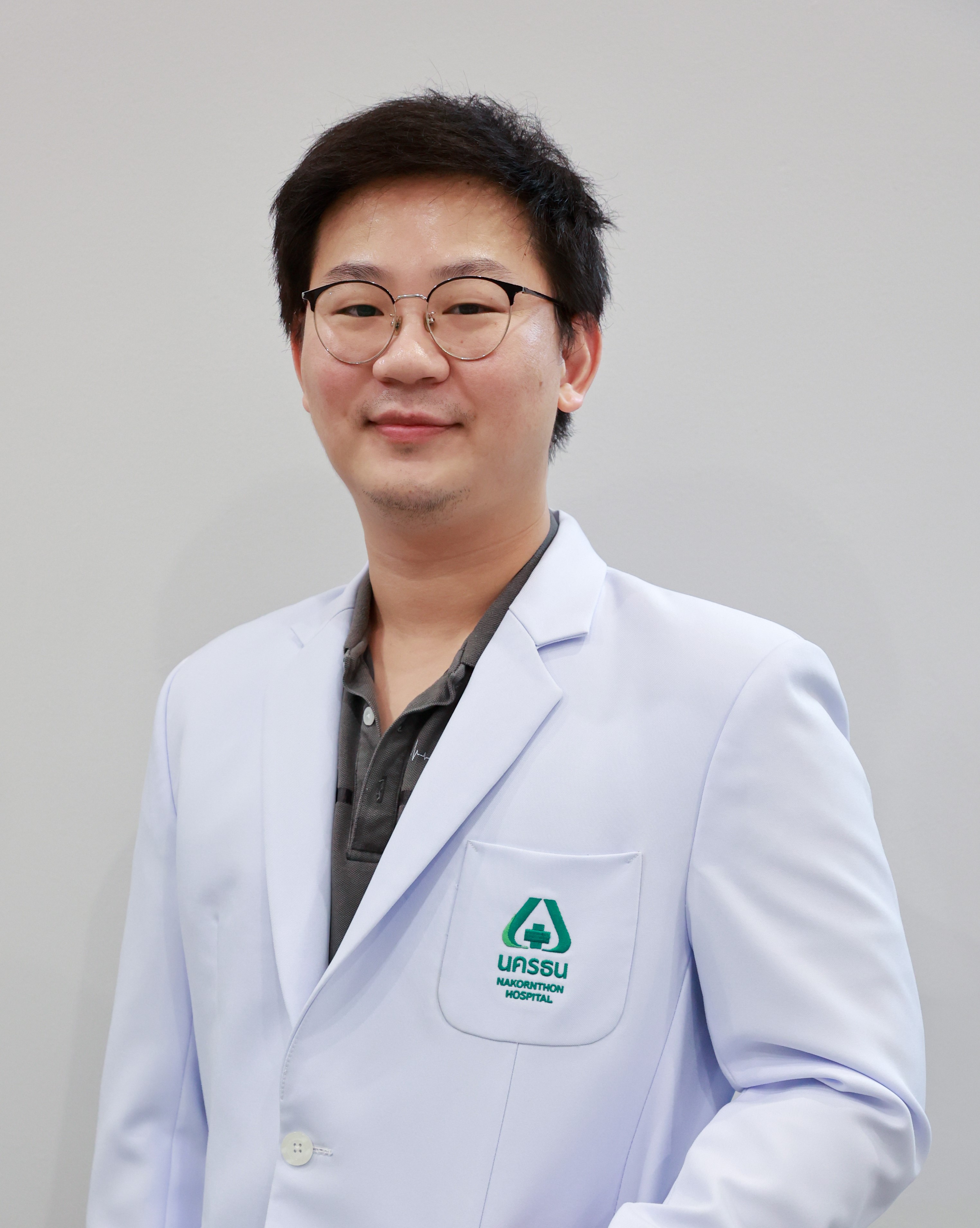 Dr.Anukul Leeanansaksiri